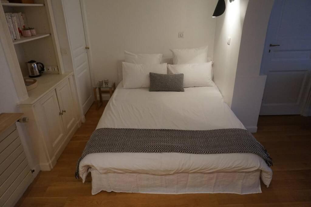 Ferienwohnung Le Calme A 2 Pas De Paris Levallois-Perret Exterior foto