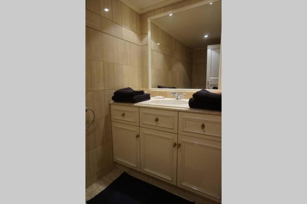 Ferienwohnung Le Calme A 2 Pas De Paris Levallois-Perret Exterior foto