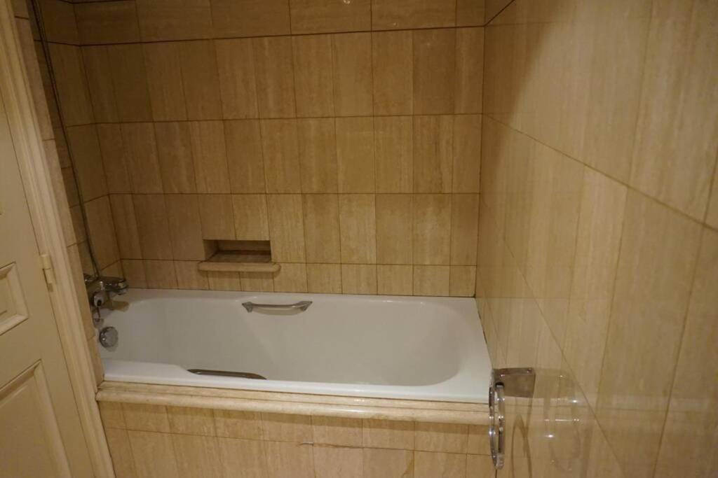 Ferienwohnung Le Calme A 2 Pas De Paris Levallois-Perret Exterior foto